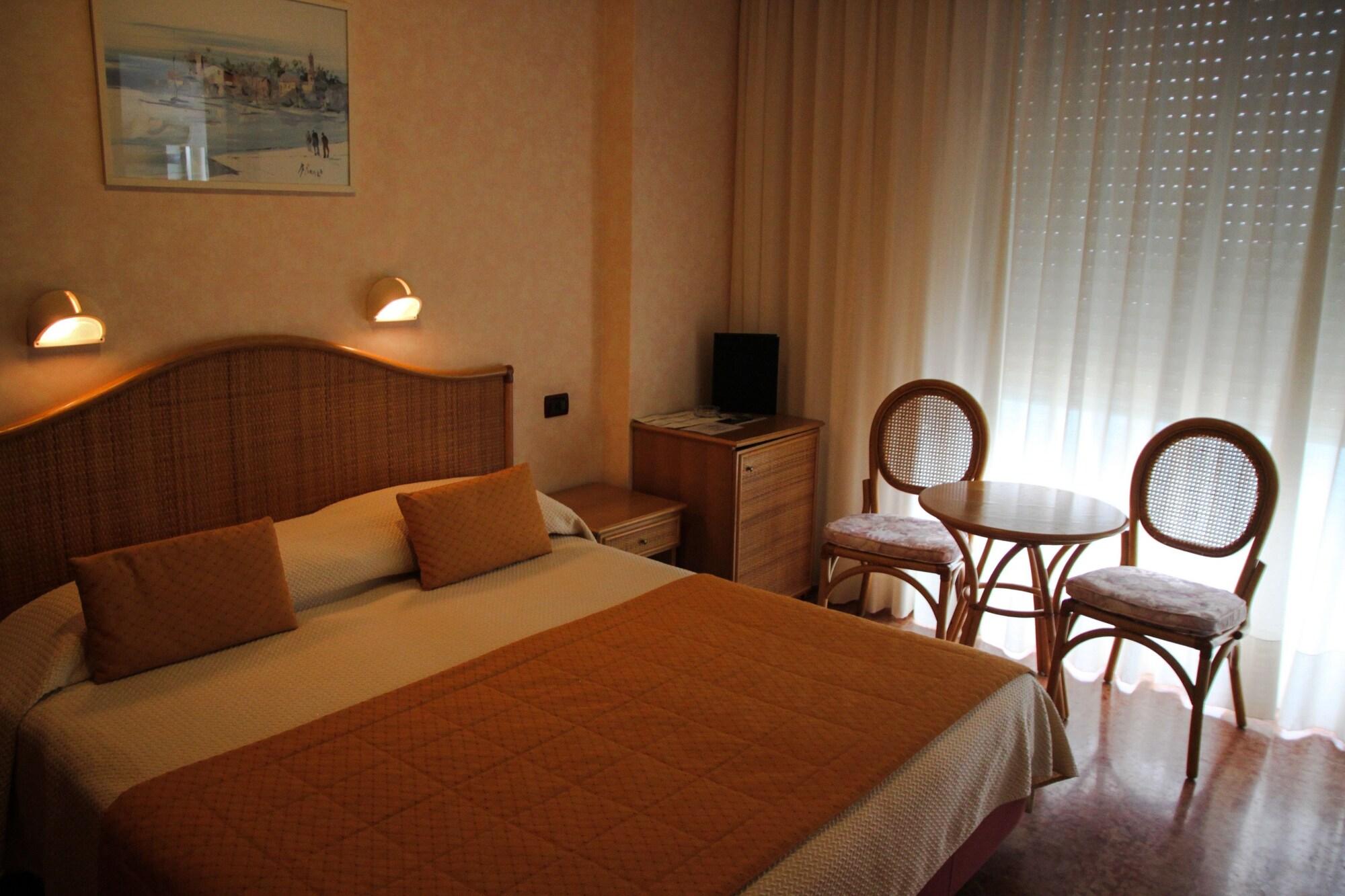 Hotel Garden Lido Loano Esterno foto
