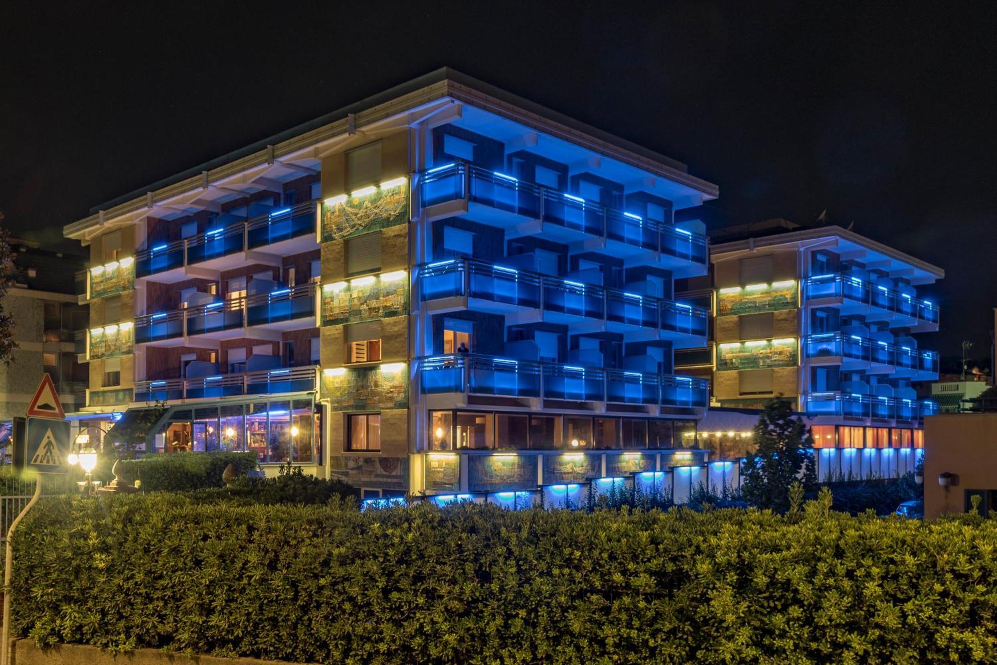 Hotel Garden Lido Loano Esterno foto