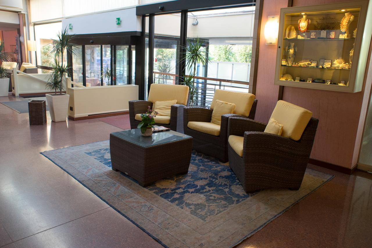Hotel Garden Lido Loano Esterno foto