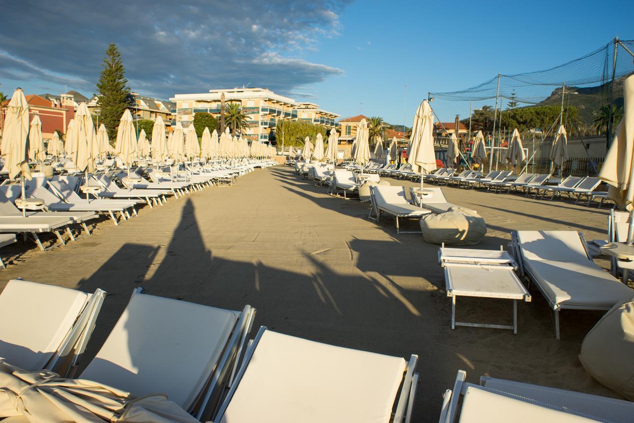 Hotel Garden Lido Loano Esterno foto